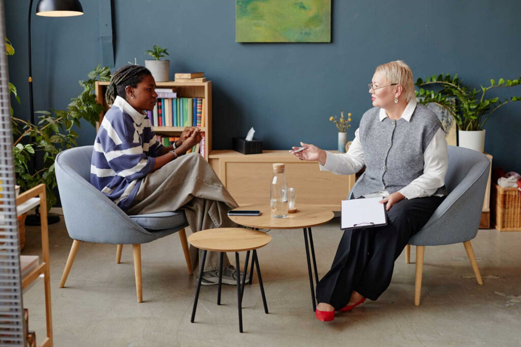 Therapist discussing dangerous drugs with woman in treatment